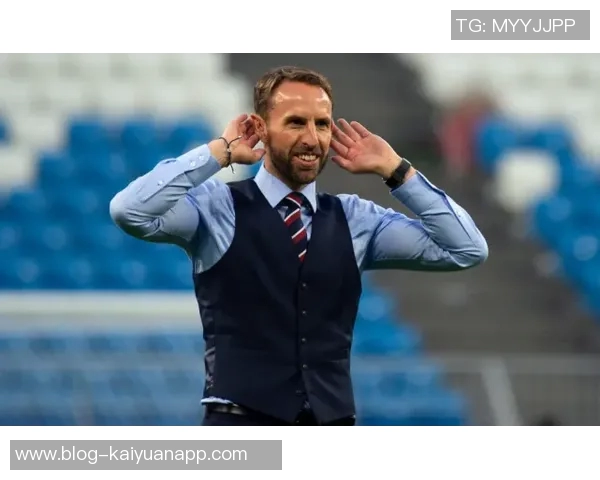 切尔西新赛季复古球衣曝光珊瑚橙与黑色交织展现狮纹徽章魅力 切尔西新赛季复古球衣曝光珊瑚橙与黑色交织展现狮纹徽章魅力